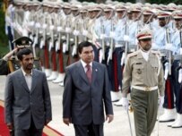 Turkmen President Berdymukhammedov (center) and Iranian President Ahmadinejad in Tehran on June 15 (epa)