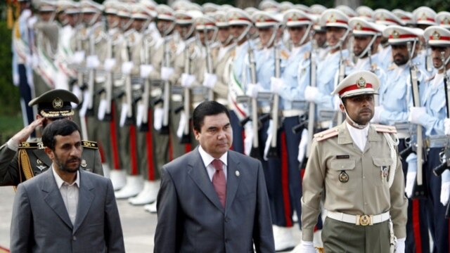 Turkmen President Berdymukhammedov (center) and Iranian President Ahmadinejad in Tehran on June 15