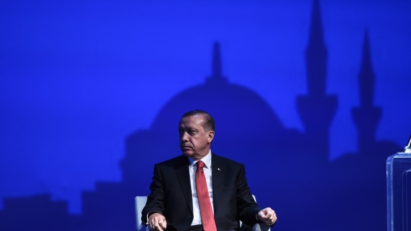 Эрдоган обвиняет Москву в вооружении курдов