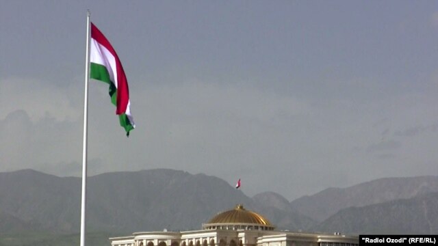 The highest unsupported flagpole in the world, in Dushanbe