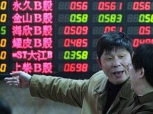 China -- Chinese investors watch stock prices at a securities company in Shanghai, 28Feb2007