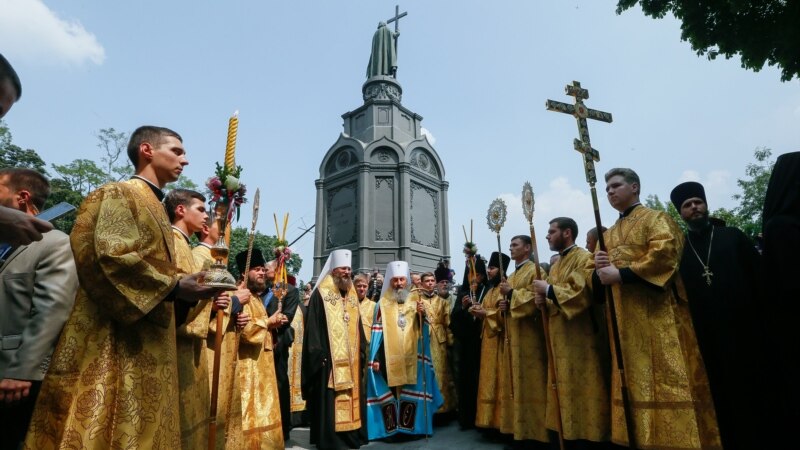 На молебен на Владимирской горке в Киеве собрались 4,5 тысячи верующих