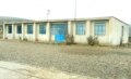 نمایی از مدرسه ابتدایی روستای دروزن که آتش سوزی در یکی از کلاس های آن اتفاق افتاد.