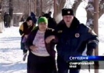 Russian police evacuating local residents in Tukui-Mekhteb (AFP)