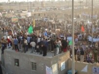 Demonstration against Al-Jazeera in the Baghdad neighborhood of Sadr City, 14 December 2005 (RFE/RL)