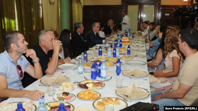 Ministar Roćen na radnom doručku sa predstavnicima medija, 9. jul 2012.