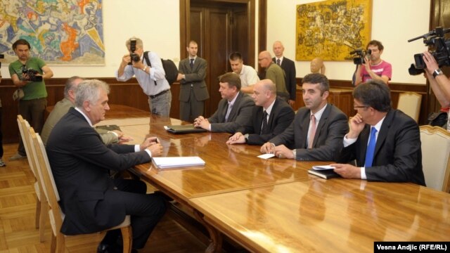 Tomislav Nikolić sa predstavnicima kosovskih Srba, juni 2012.