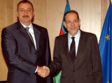 Belgium -- Azerbaijan President Ilham Aliyev (L) with EU foreign policy chief Javier Solana before a bilateral meeting at EU headquarters in Brussels, 07Nov2006