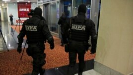 Policija ulazi u prostorije Radončićevog Dnevnog avaza