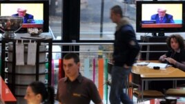 Prenos suđenja Karadžiću u jednom sarajevskom restoranu
