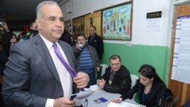 Armenia - Raffi Hovannisian, opposition candidate, at a polling station before casting his vote at the presidential election, Yeravan,18Feb,2013