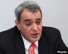 Դավիթ Շահնազարյանը մամուլի ասուլիսում: