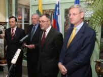 Poland's Radek Sikorski (left), Slovenia's Dimitrij Rupel, Lithuania's Petras Vaitiekunas, and Sweden's Carl Bildt speaking in Vilnius on May 11
