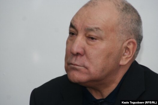 Қазақстан коммунистік партиясының жетекшісі Ғазиз Алдамжаров «Халық билігі» блогының жиынында. Алматы, 6 сәуір 2011 жыл.