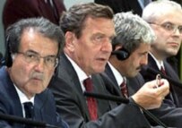Gerhard Schroeder (center) during his tenure as chancellor (CTK)