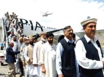 Pakistani delegates arrive in Kabul for the jirga (AFP)