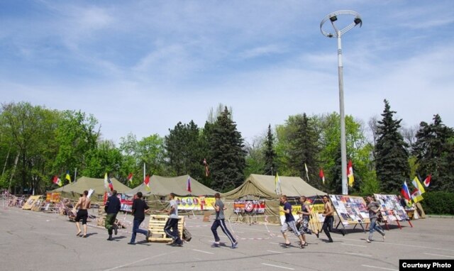 Палатки «Одесской дружины» на Куликовом поле 20 апреля 2014 года. Фото "Думская"