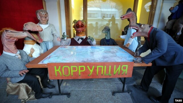Композиция "Коррупция" в музее восковых фигур в Гостином дворе Петербурга. Февраль 2012 года