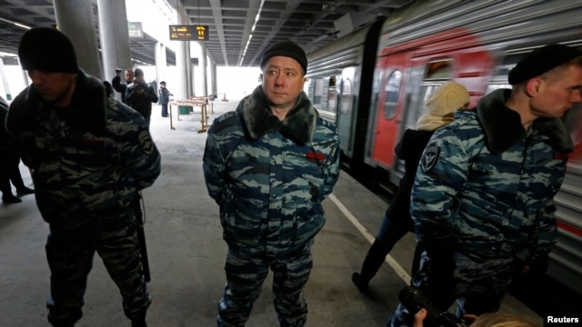 Russian special forces control access to a platform with a train that is reportedly transporting 30 Greenpeace at the Ladogsky railway station in St. Petersburg.
