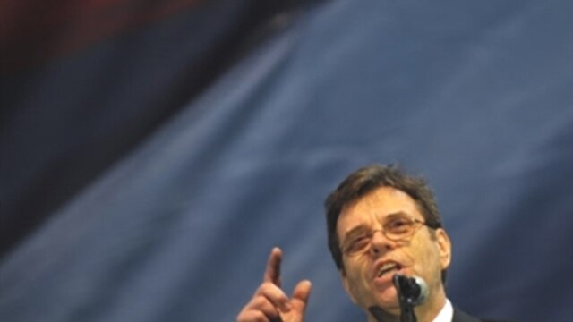Prime Minister Kostunica addressed the Belgrade crowd hours before the violence erupted