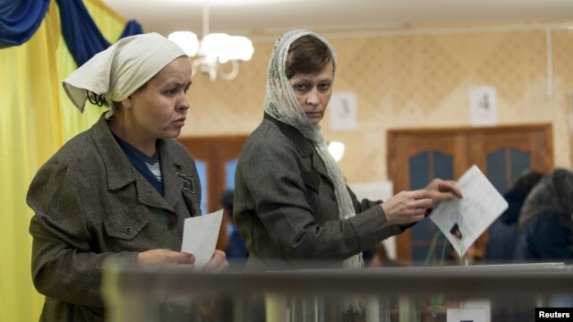 Female inmates cast their votes at the prison in Kharkiv where opposition leader Yulia Tymoshenko was held before being sent to hospital.