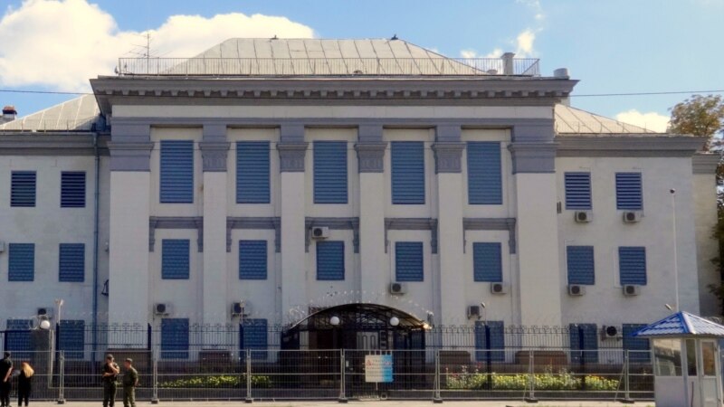 Посольство России в Киеве заявило протест после ночного нападения