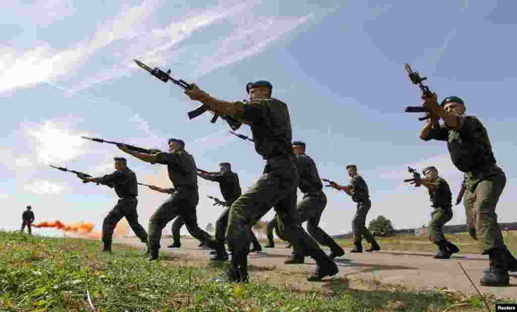 Belarussian paratroopers take part in a drill near the village of Goroshki, some 30 kilometers west of Minsk, on July 25. (REUTERS/Vasily Fedosenko)