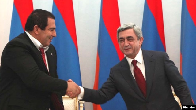 Armenia -- Prosperous Armenia Party leader Gagik Tsarukian (L) and President Serzh Sarkisian sign a joint declaration pledging support for the latter's reelection bid, 17Feb2011.