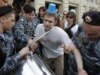 Moscow Police Arrest 'Blue Bucket' Protesters 