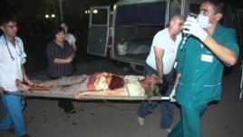 Раненого журналиста Лукпана Ахмедьярова привезли в больницу. Уральск, 19 апреля 2012 года.