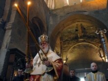 Georgia -- Catholicos-Patriarch of All Georgia Ilia II serevs at services ahead of reburial of Zviad Gamsakhurdia at Svetitskhoveli Cathedral, 31Mar2007
