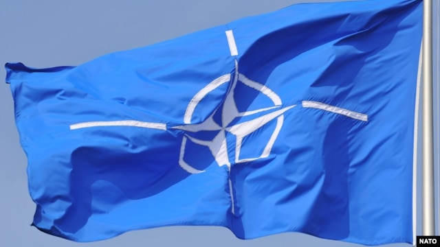 Zastava NATO-a ispred njegovog sjedišta u Briselu