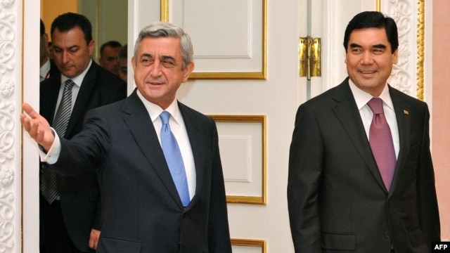 Armenian President Serzh Sarkisian (left) welcomes his Turkmen counterpart, Gurbanguly Berdymukhammedov, in Yerevan on November 29.