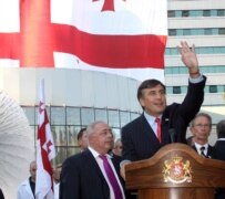 Saakashvili opening a renovated clinic on October 4 (InterPressNews)