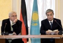 Foreign Ministers Steinmeier (left) and Qasymzhomart Toqaev in Astana on October 31 (epa)