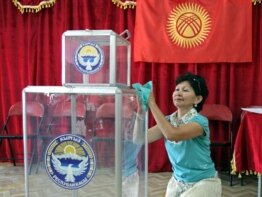 Учурда Кыргызстанда добуш берүүчүлөрдүн тизмеси такталууда.