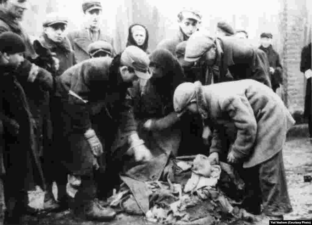 Jews deal with smuggled merchandise.