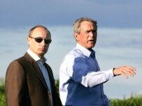 Presidents Putin (left) and Bush on July 1 in Maine (epa)