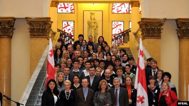გენდერული ძალადობის წინააღმდეგ ბრძოლის 16 დღიანი კამპანია 25 ნოემბერს საქართველოს პარლამენტში გაიხსნა