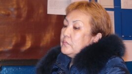 Председатель профсоюза Нурзия Тогызбаева говорит об условиях коллективного договора. 26 декабря 2013 года.