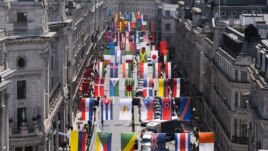 Zastave zemalja učesnica OI u centru Londona