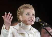 Tymoshenko addresses supporters in Kyiv on April 20 (epa)