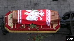 The casket of late President Lech Kaczynski on its way from the presidential palace to the St.John cathedral in Warasw on April 17.