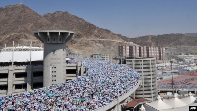 Muslim pilgrims arrive to throw pebbles at pillars during the stoning of Satan ritual in Mina near the holy city of Mecca.