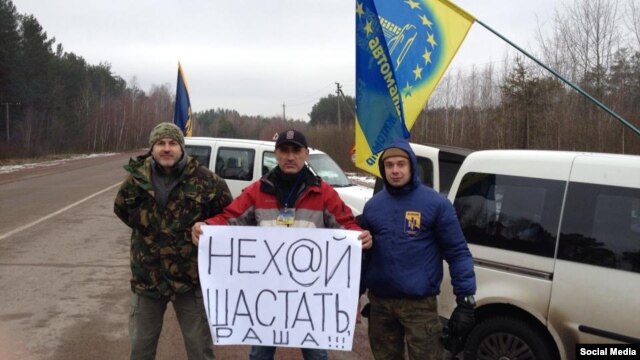 У Житомирській області активісти блокують проїзд вантажівок із російськими номерами