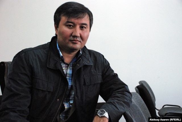 Участник слушаний Амир одобряет снос комплекса зданий на улице Желтоксан, 115. Алматы, 16 октября 2015 года.