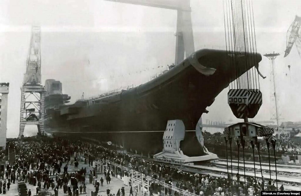 During the 1980s, the carrier and her sister craft, Varyag (pictured here), risked becoming stillborn projects as the U.S.S.R. neared collapse. The Varyag remained unfinished by the Soviet and Russian navies and was eventually sold to China, leaving the Kuznetsov as the sole aircraft carrier in the Russian Navy.