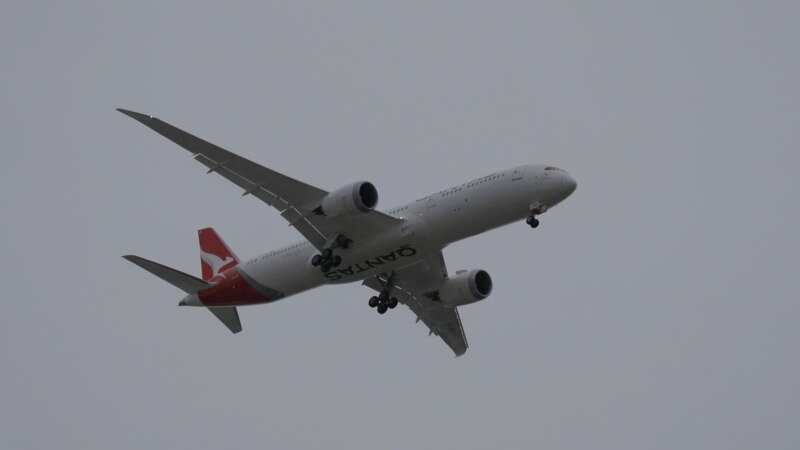 qantas airways    