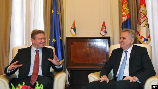 Serbian President Tomislav Nikolic (right) at a meeting with EU Enlargement Commissioner Stefan Fuele in Belgrade on March 18