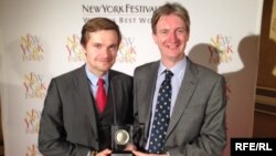 Roman Kupka (l) and Ray Furlong (r) at the 2016 New York TV & Film Festival awards gala in Las Vegas, April 19, 2016